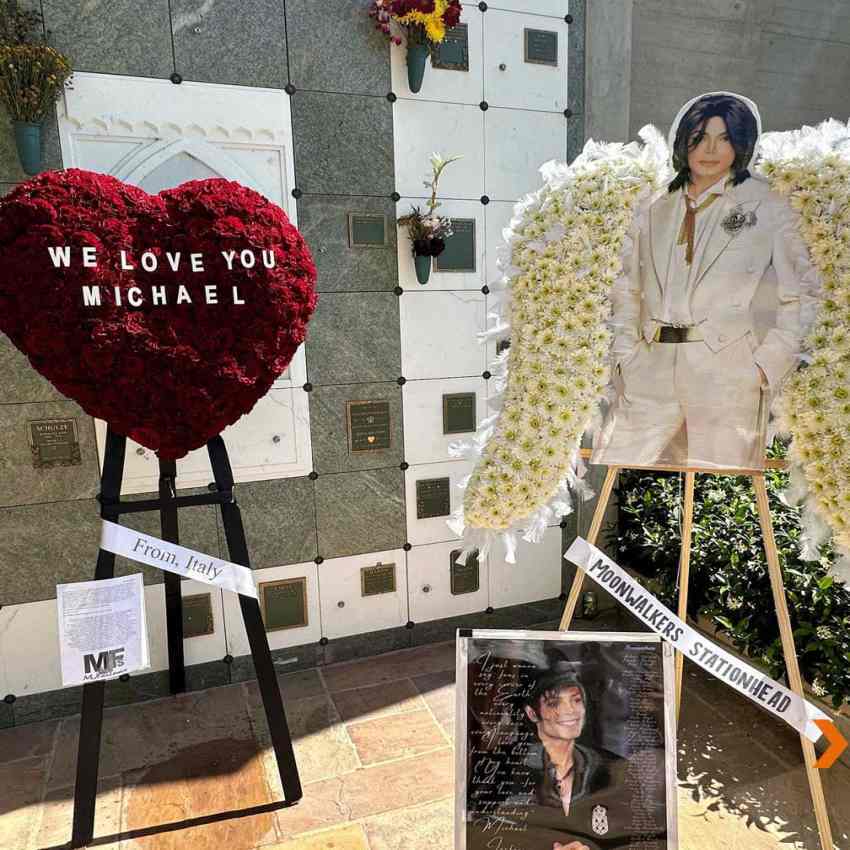 عکس| تصاویری از گرامیداشت سالمرگ سلطان پاپ جهان عکس| تصاویری از گرامیداشت سالمرگ سلطان پاپ جهان