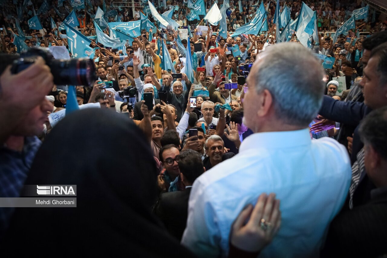 (تصاویر) ژستهای مسعود پزشکیان در مشهد (تصاویر) ژستهای مسعود پزشکیان در مشهد