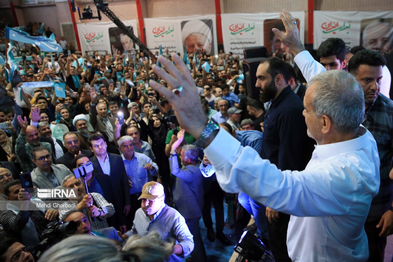 (تصاویر) ژستهای مسعود پزشکیان در مشهد (تصاویر) ژستهای مسعود پزشکیان در مشهد