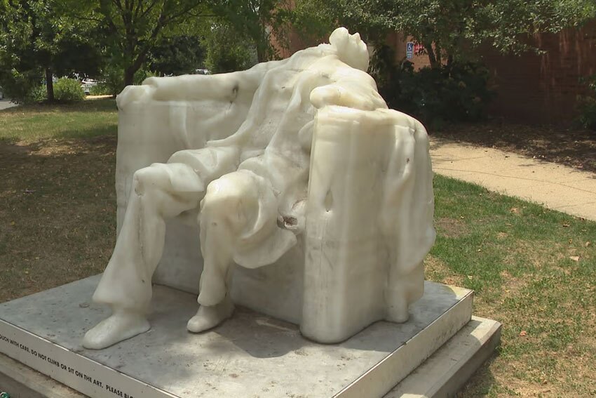 سیاستمدار آمریکایی در گرما آب شد! (+عکس)