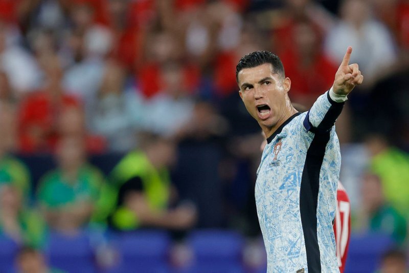 تصاویری عجیب از رونالدو در دیدار برابر گرجستان