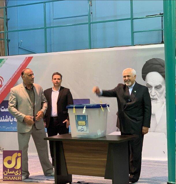 عکس | ژست خاص ظریف هنگام رای دادن در انتخابات ریاست جمهوری