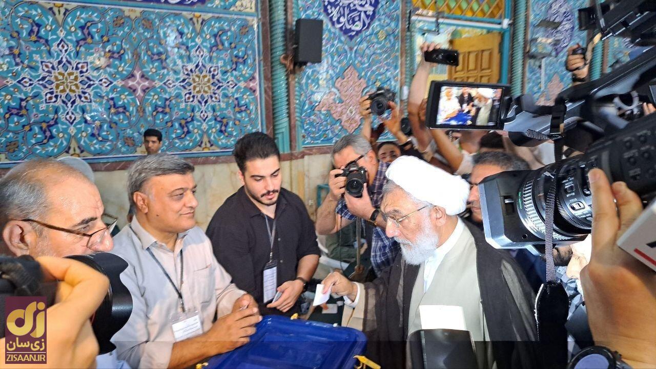 ۲ عکس جالب از لحظه رأی دادن قالیباف و پورمحمدی