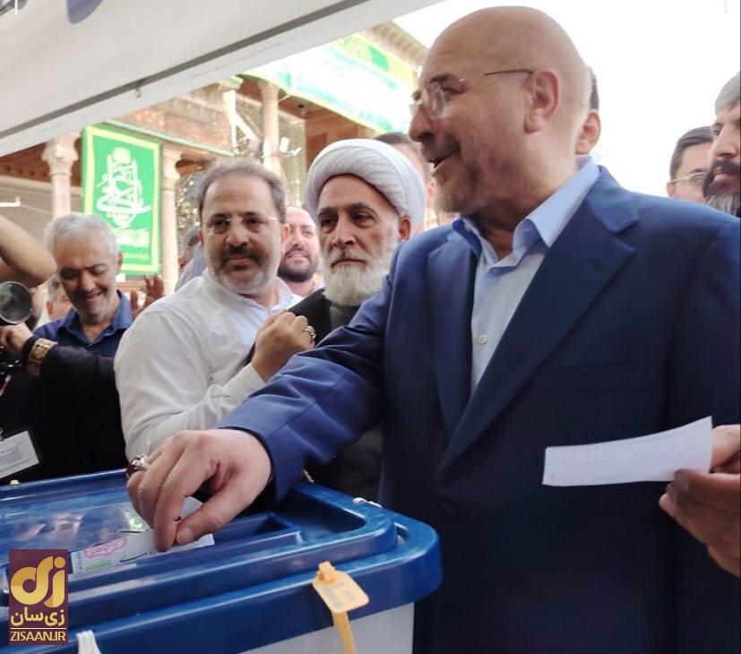 ۲ عکس جالب از لحظه رأی دادن قالیباف و پورمحمدی