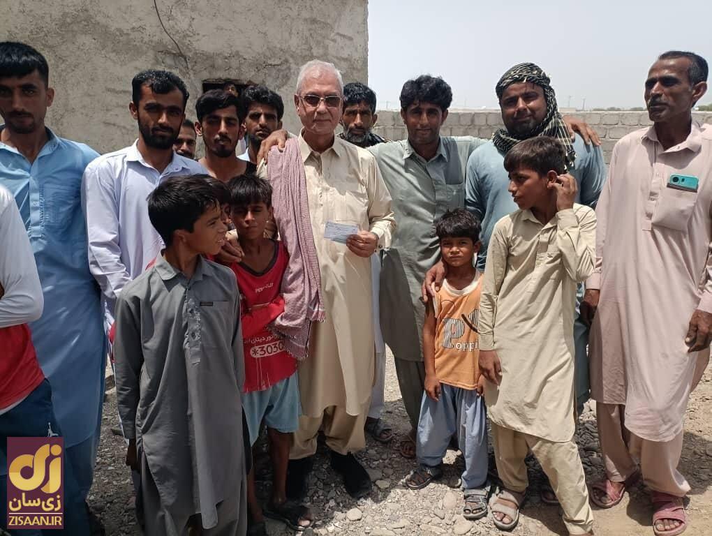 عکس خاص از رأی دادن علی ربیعی با لباس بلوچ