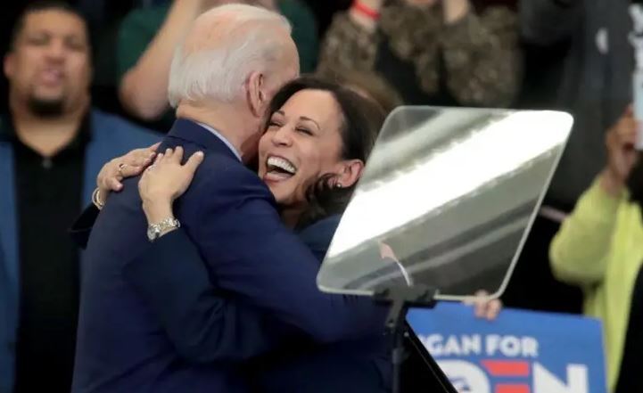 کامالا هریس که ممکن است جانشین بایدن در انتخابات ریاست جمهوری ۲۰۲۴ آمریکا شود، کیست؟