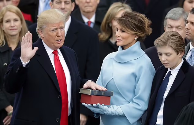 افشاگری همکلاسیهای بارون ترامپ از زندگی شخصی و درسی پسر رئیس جمهور سابق افشاگری همکلاسیهای بارون ترامپ از زندگی شخصی و درسی پسر رئیس جمهور سابق