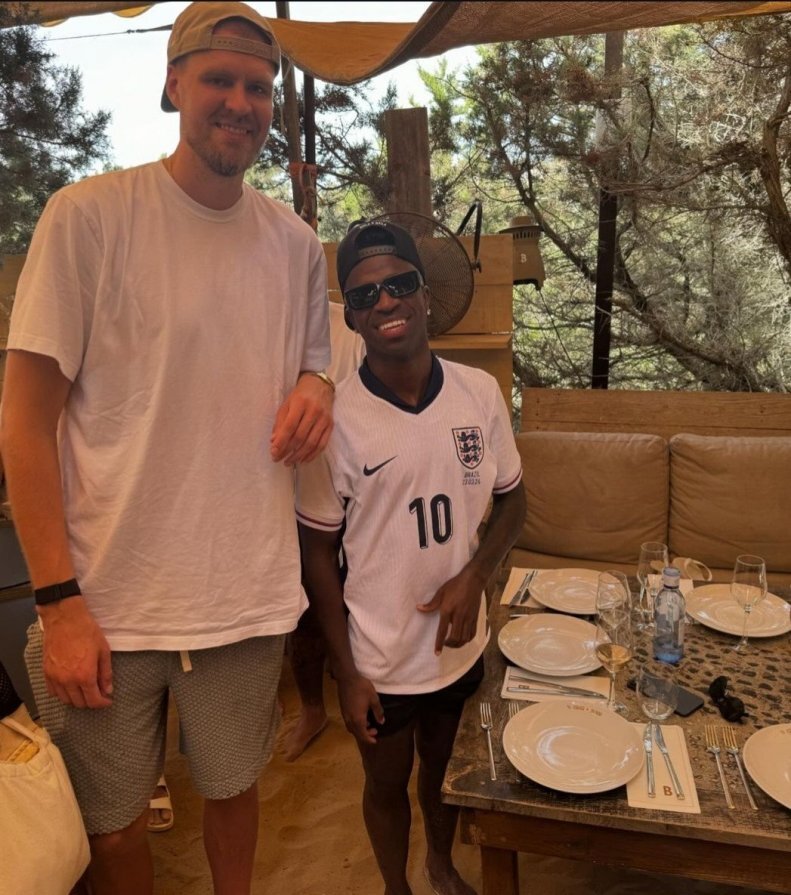 عکس| اتفاق عجیب: وینیسیوس انگلیسی شد!