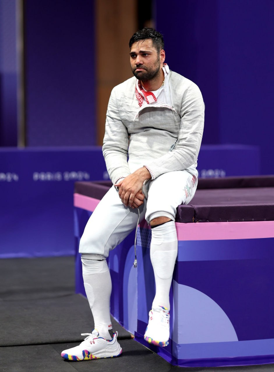 بهت شکست تیم شمشیربازی در چهره محمد رهبری! بهت شکست تیم شمشیربازی در چهره محمد رهبری!