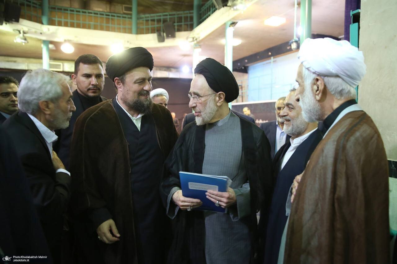 تصاویر | سیدمحمد خاتمی، عارف و سیدحسن خمینی چندساعت بعد از ترور شهید هنیه تصاویر | سیدمحمد خاتمی، عارف و سیدحسن خمینی چندساعت بعد از ترور شهید هنیه