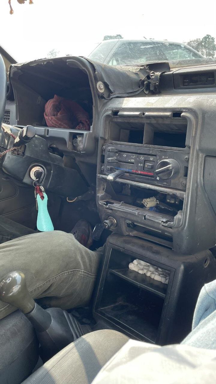 عکس | شمایل و وضعیت فاجعهبار یک تاکسی در تهران؛ به کجا آقای راننده؟ عکس | شمایل و وضعیت فاجعهبار یک تاکسی در تهران؛ به کجا آقای راننده؟