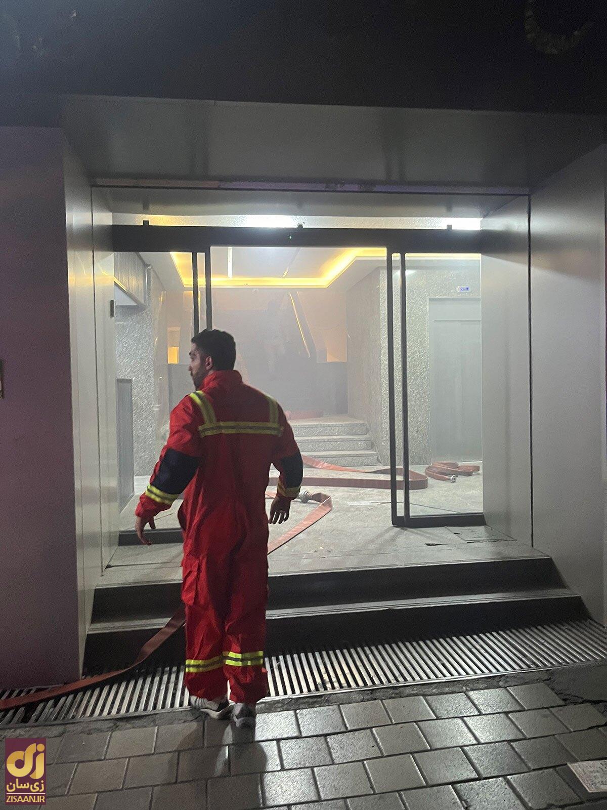 (تصاویر) آتش سوزی در خیابان کریم خان