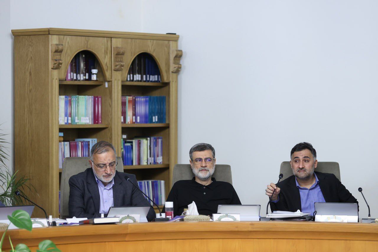 عکس | خنده ظریف در حضور رقبای انتخاباتی رئیس جمهور در جلسه هیئت دولت