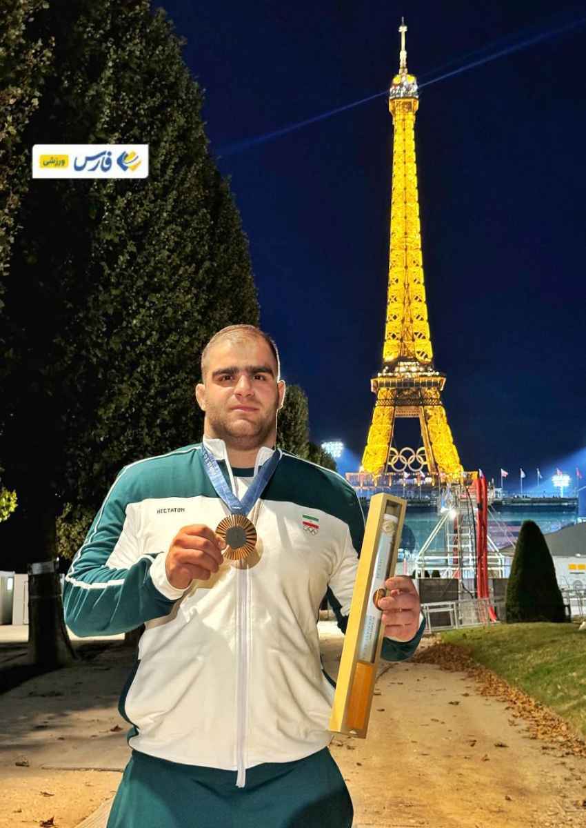 عکس| تصویری از اولین مدال‌آور ایران در کنار برج ایفل
