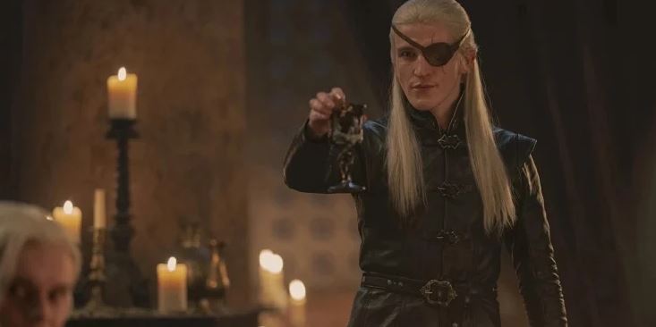 شش نکته جالب درباره ستاره خاندان اژدها، ایوان میچل