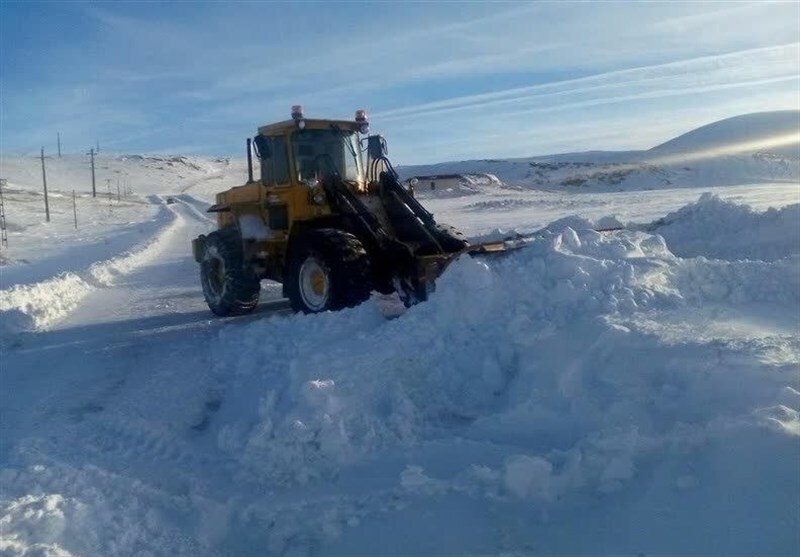 تصاویر عجیب از برف‌ اول مرداد در اردبیل!