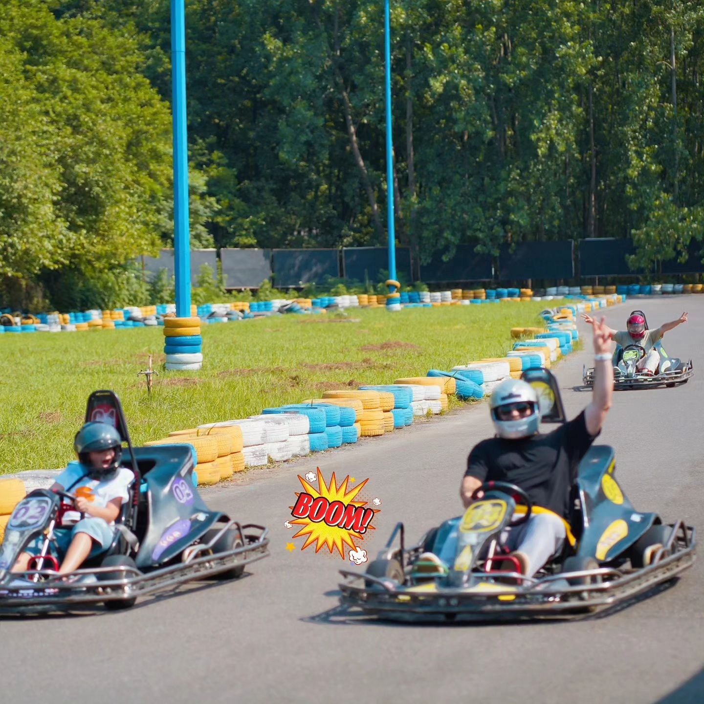 تصاویری از سفر خانوادگی بابک جهانبخش به نمک‌آبرود