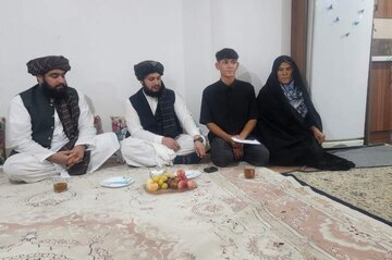 دلجویی مقامات طالبان از نوجوان افغانی؛ هزار دلار کمک شد