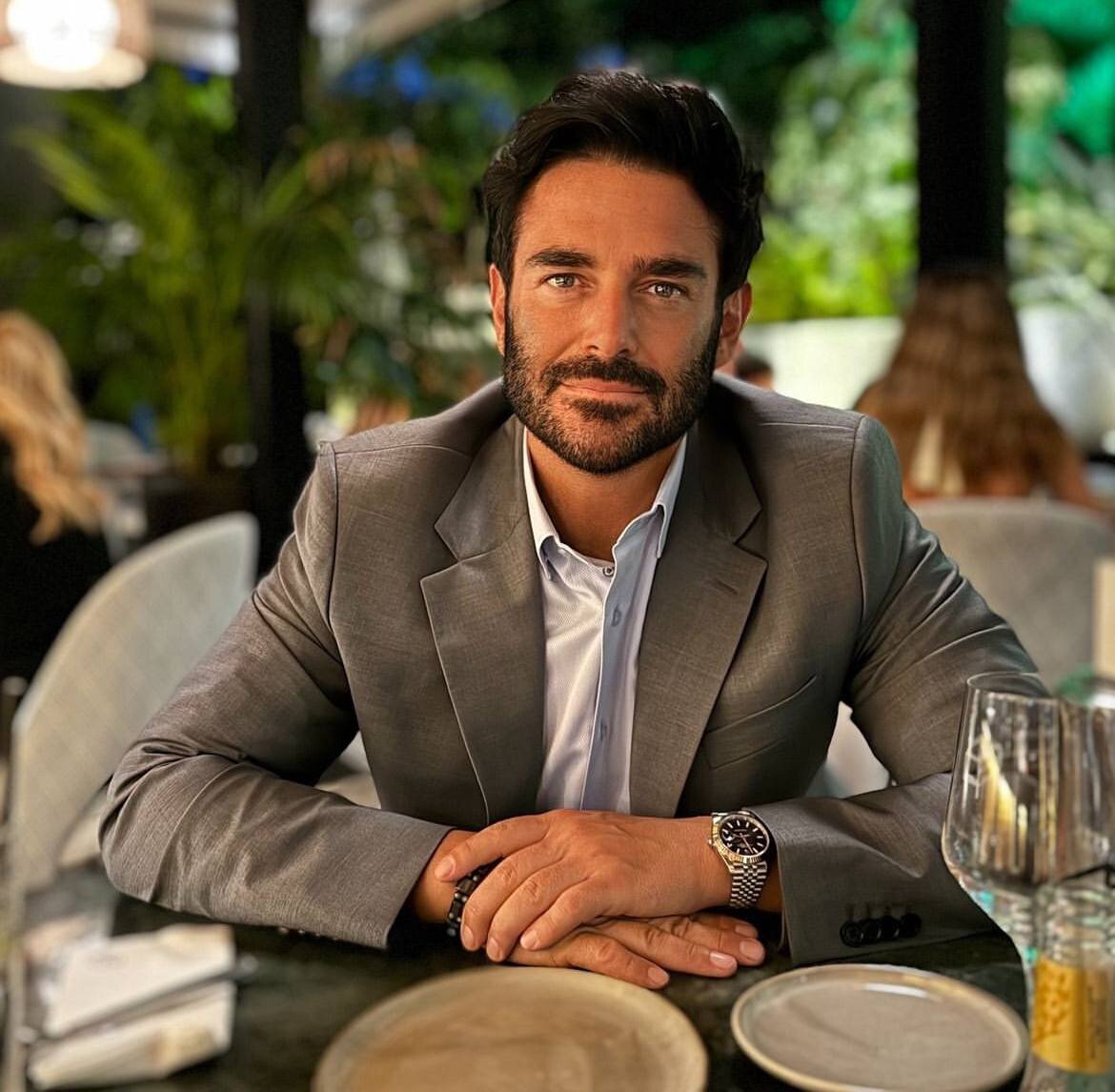 عکس| رونمایی محمدرضا گلزار از ساعت لاکچری اش