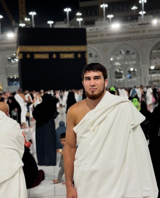 نابغه کشتی جهان پس از قهرمانی در المپیک به زیارت خانه خدا رفت+ عکس نابغه کشتی جهان پس از قهرمانی در المپیک به زیارت خانه خدا رفت+ عکس