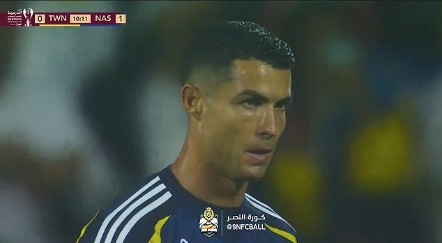 عکس | رونالدو سوژه شد: چی زمزمه می‌کنی کریس! ‏