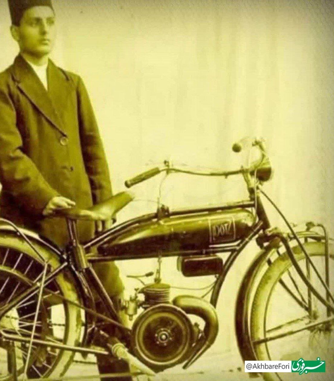 عکس | اولین موتورسیکلتی که از انگلیس به ایران وارد شد عکس | اولین موتورسیکلتی که از انگلیس به ایران وارد شد