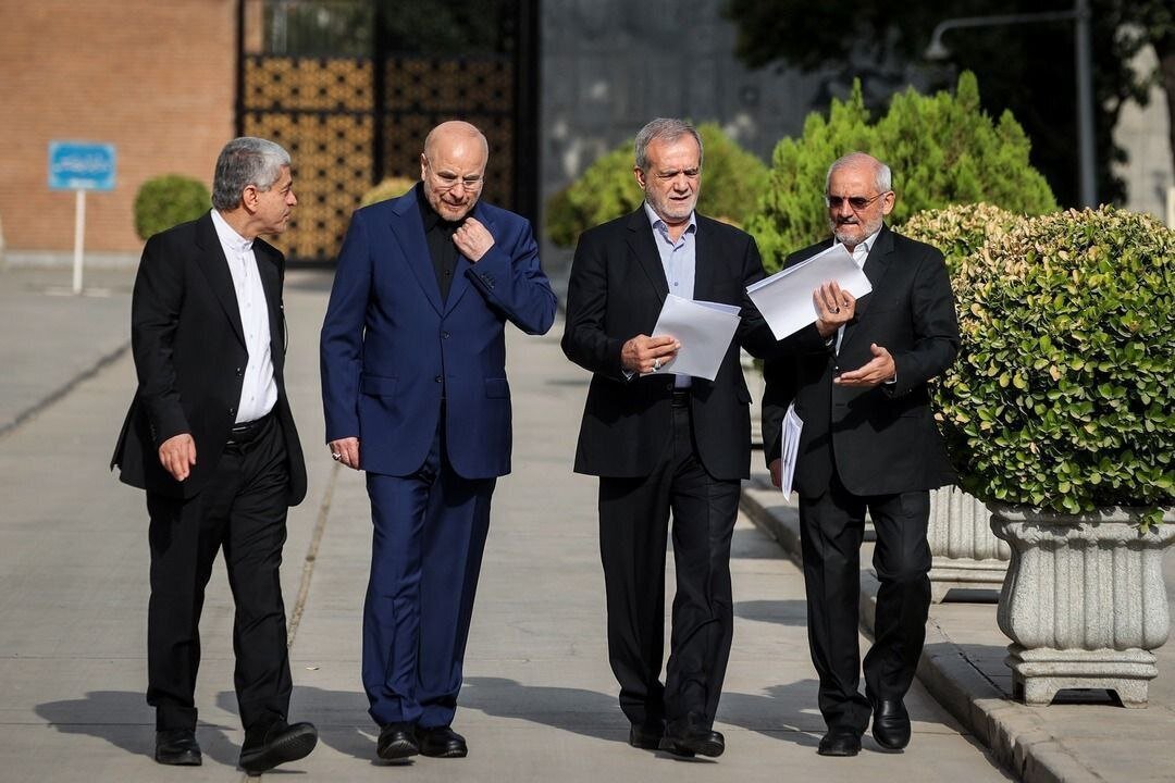 عکس| قالیباف، پزشکیان را بدرقه کرد عکس| قالیباف، پزشکیان را بدرقه کرد