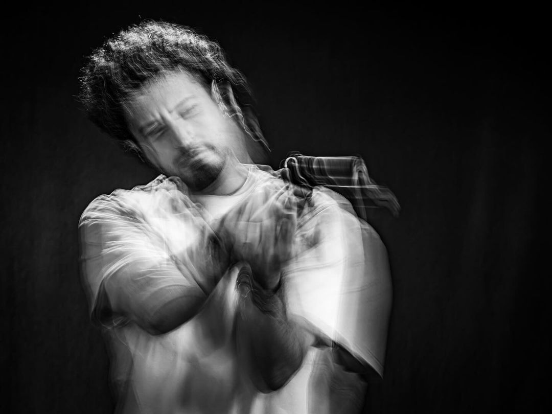 (عکس) ژستهای هنری بازیگر سریال «داریوش» را ببینید (عکس) ژستهای هنری بازیگر سریال «داریوش» را ببینید