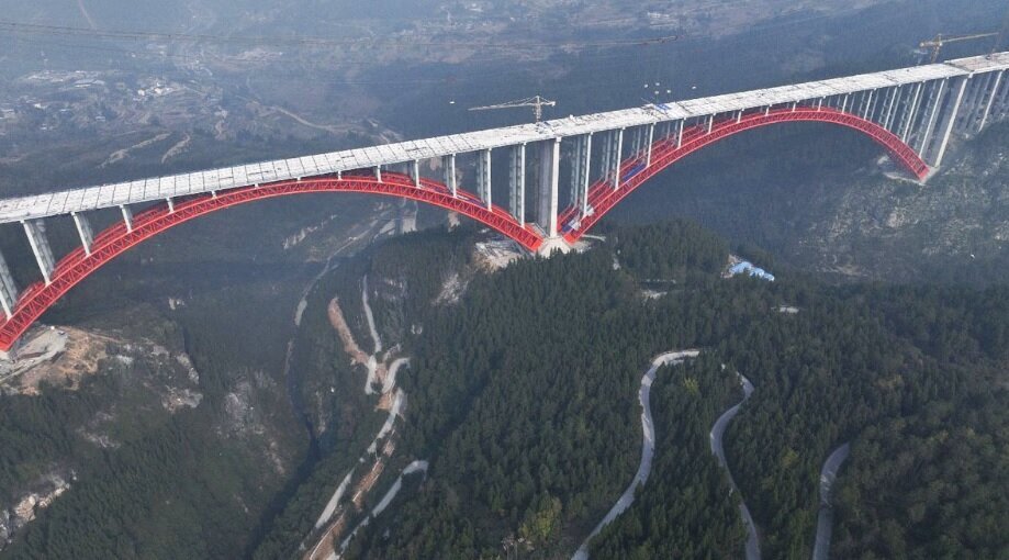 عکس| ترسناکترین پل معلق دنیا عکس| ترسناکترین پل معلق دنیا