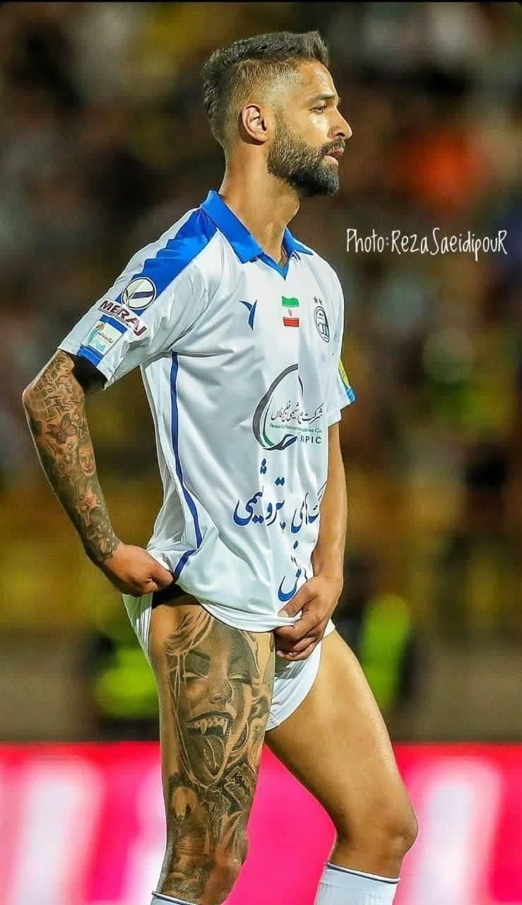 مدافع استقلال به خاطر تتو به کمیته اخلاق احضار شد مدافع استقلال به خاطر تتو به کمیته اخلاق احضار شد