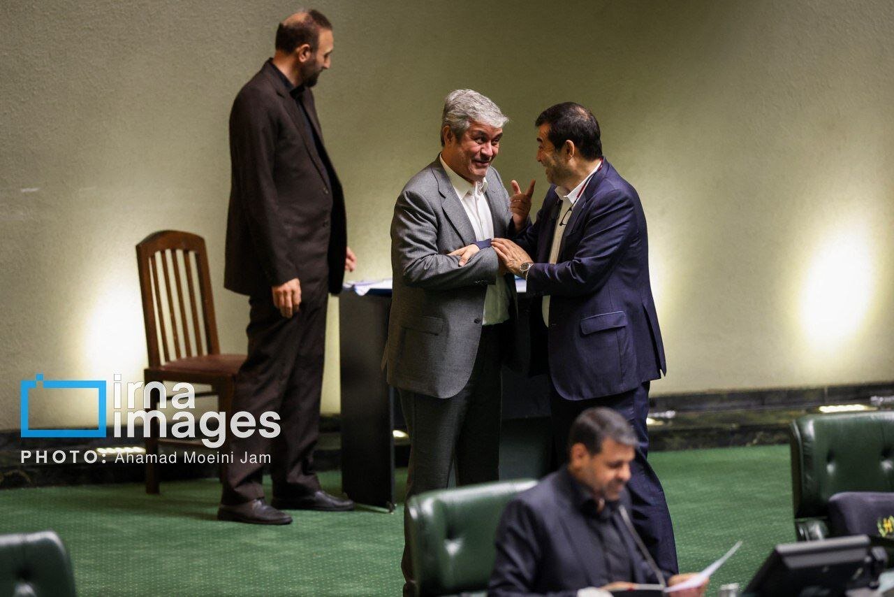 ۲ عکس جالب از شوخی‌های آقای نماینده با وزیر پیشنهادی ورزش