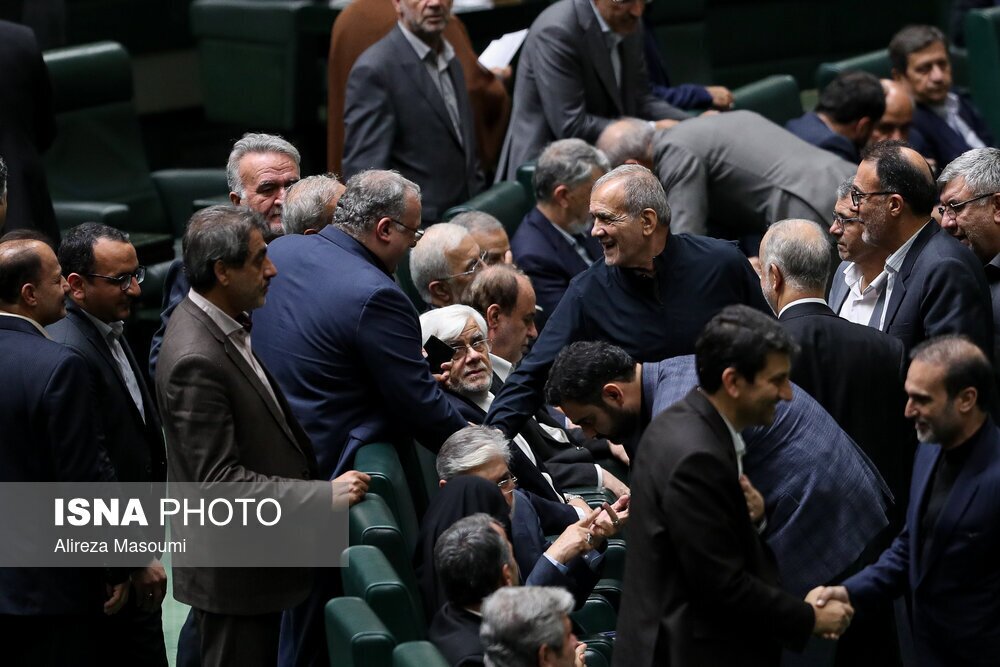 عکس جالب از ثابتی با تنها زن کابینه پزشکیان عکس جالب از ثابتی با تنها زن کابینه پزشکیان