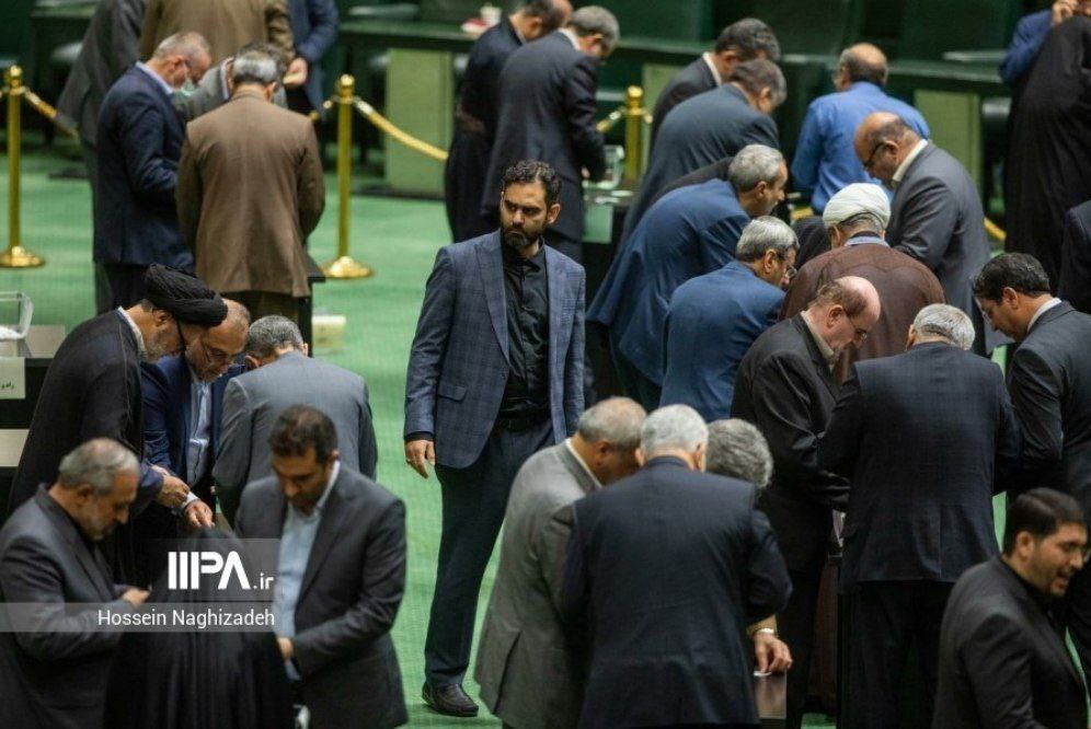 تصاویر بی‌نظیری که امروز از صحن مجلس شکار شد