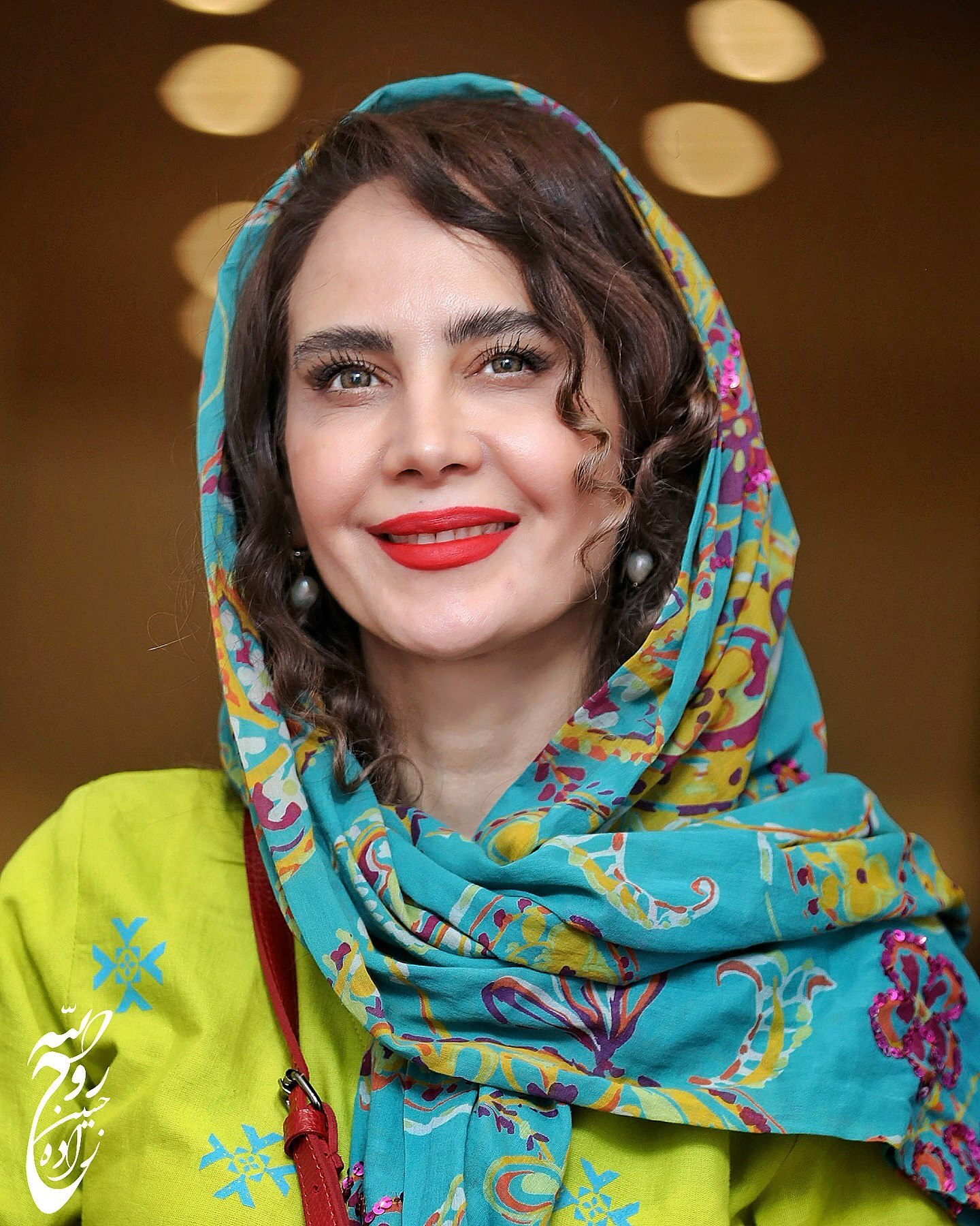 (عکس) تیپ سنتی و رنگارنگ بازیگر «به کجا چنین شتابان» (عکس) تیپ سنتی و رنگارنگ بازیگر «به کجا چنین شتابان»