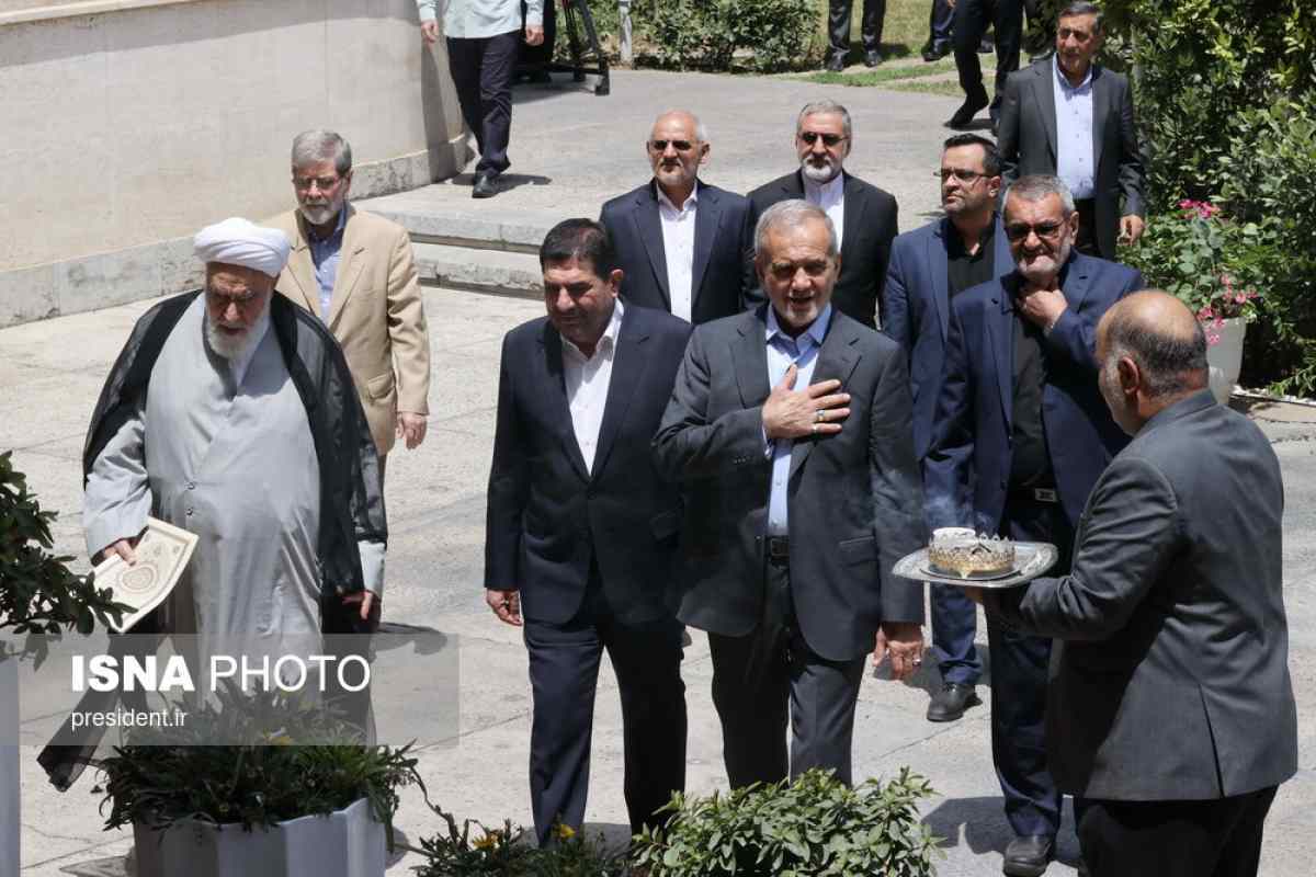 عکس| تحویل دفتر کار ریاست جمهوری به «مسعود پزشکیان»