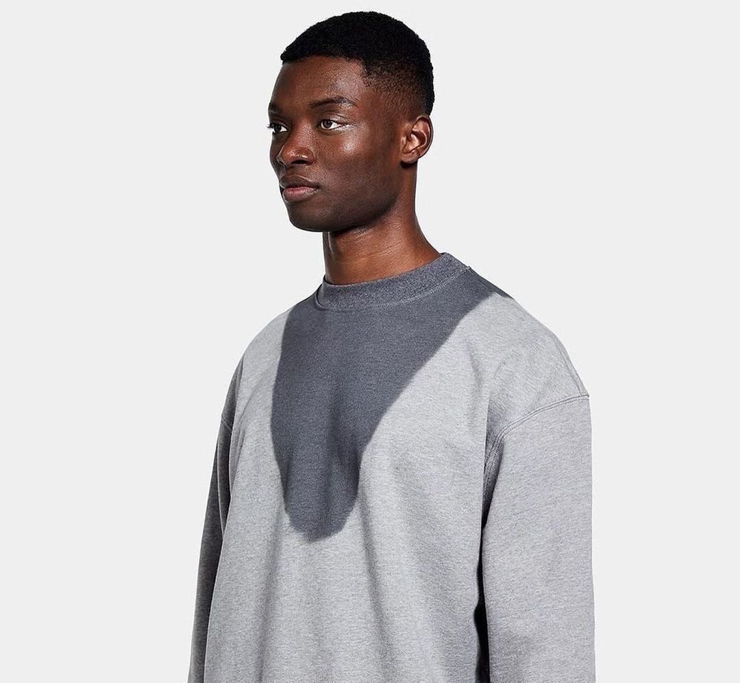 قیمت عجیب و غریب یک تیشرت با طرح لکه عرق