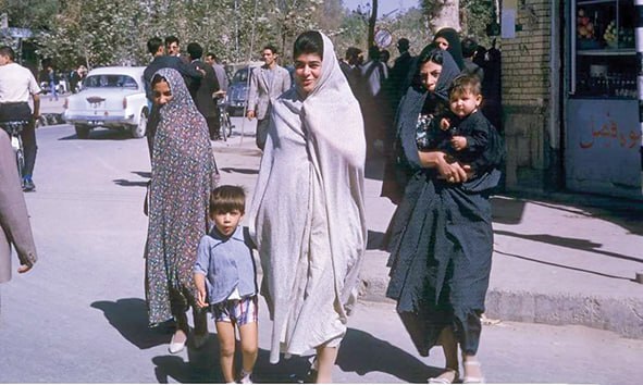 عکس | تصویر جذاب یکی از خیابانهای تهران - اواخر دهه چهل عکس | تصویر جذاب یکی از خیابانهای تهران - اواخر دهه چهل