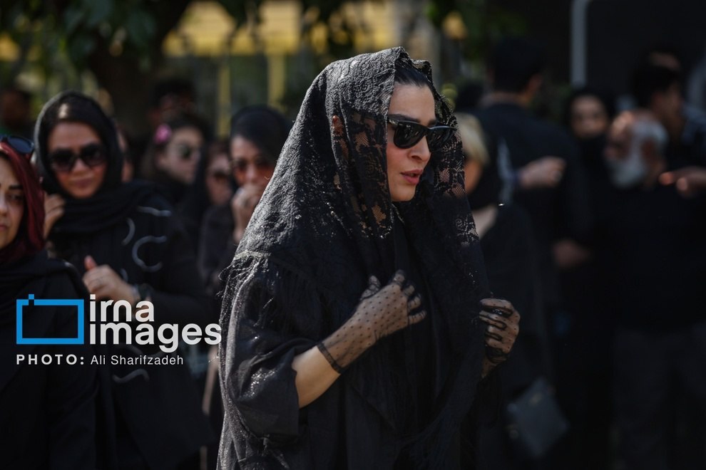 استایل اندیشه فولادوند در مراسم وداع با محمدعلی بهمنی