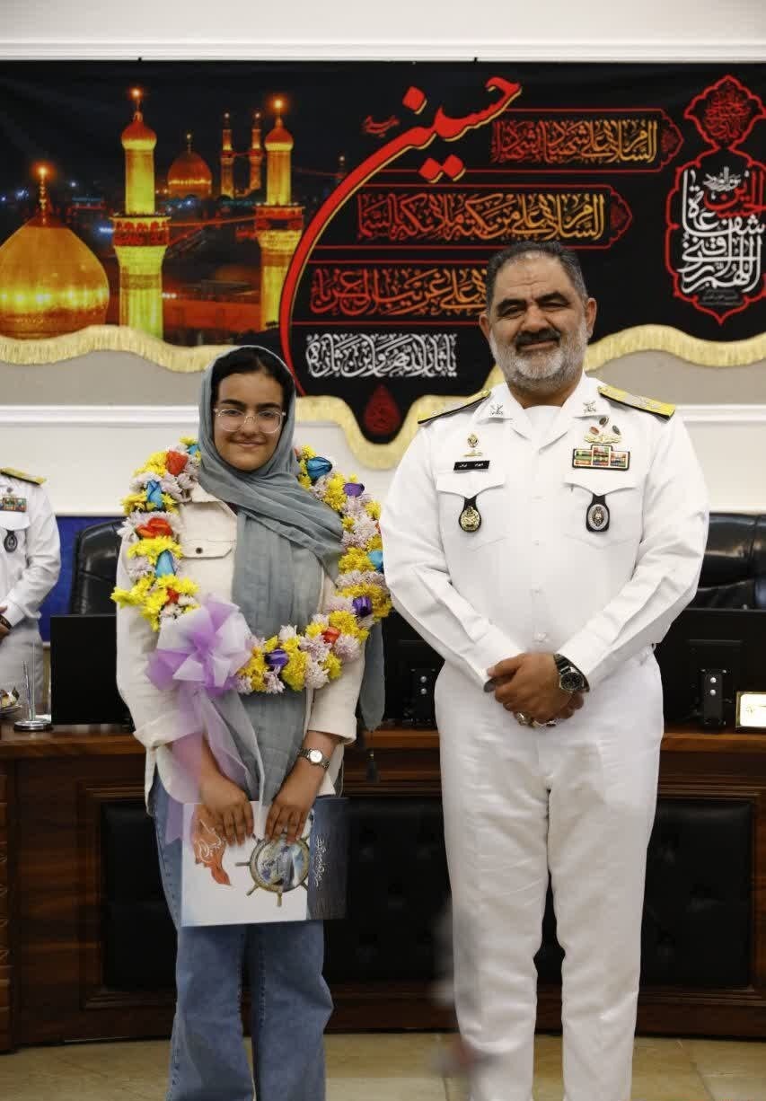 فرمانده نیروی دریایی ارتش با نفر اول کنکور تجربی دیدار کرد فرمانده نیروی دریایی ارتش با نفر اول کنکور تجربی دیدار کرد