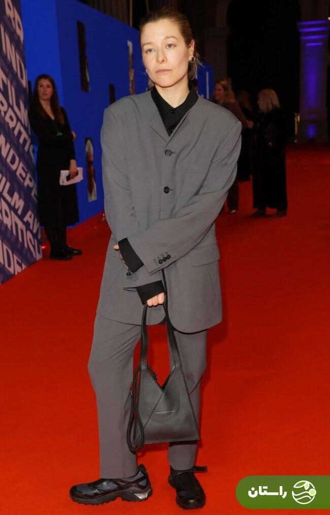 (تصاویر) لباس‌های عجیب، اما دارسی (Emma D'Arcy) بازیگر نقش رینیرا خاندان اژدها؛ از دندان طلا تا شکستن مرز‌ها