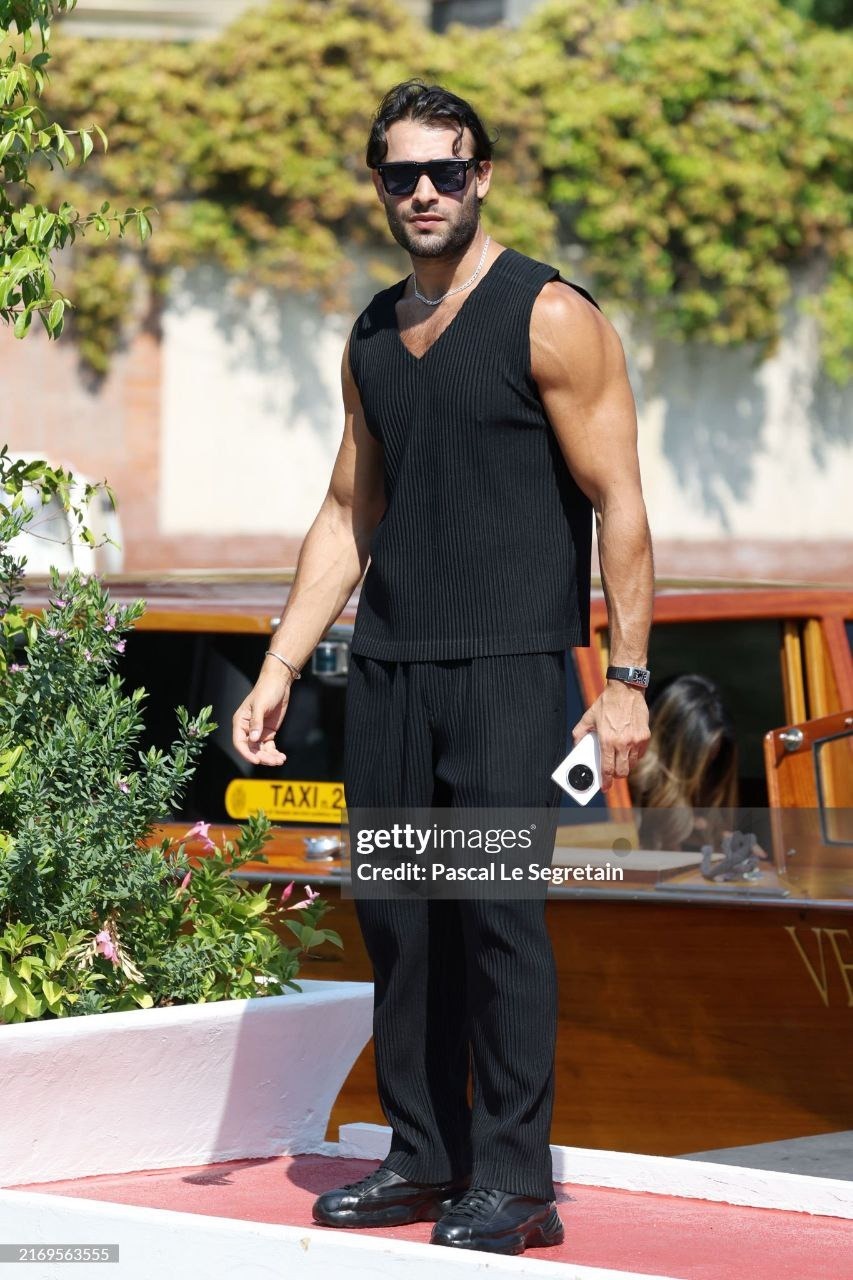 تصاویری از سام اصغری پسر پرحاشیه ایرانی در جشنواره ونیز