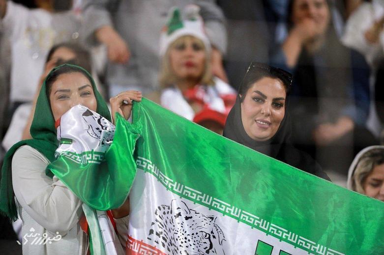 (تصاویر) حضور زنان هوادار تیم ملی در ورزشگاه فولادشهر (تصاویر) حضور زنان هوادار تیم ملی در ورزشگاه فولادشهر