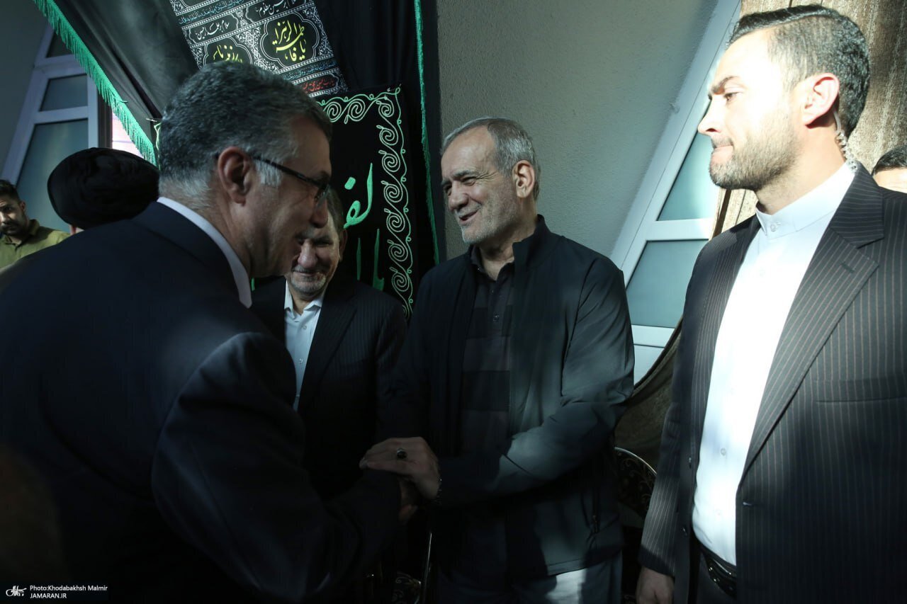 عکس متفاوت از پزشکیان در کنار مهدی هاشمی و سیدعلی خمینی