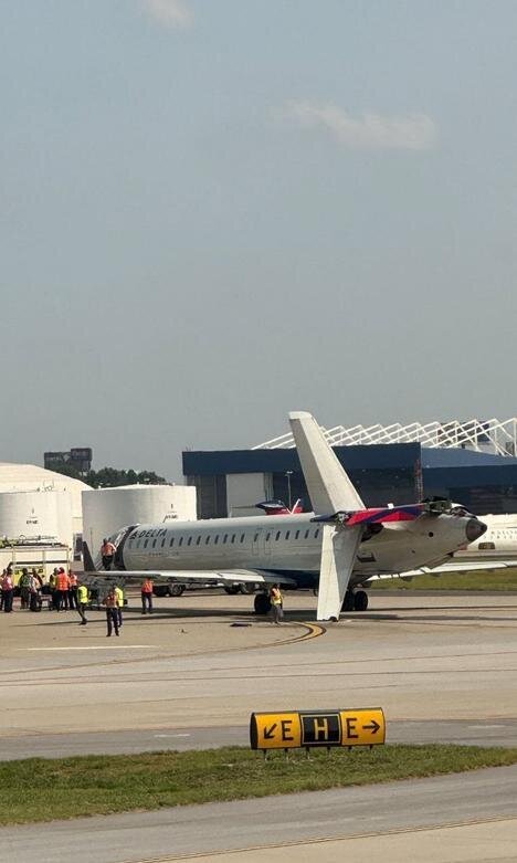 حادثه هوایی در آتلانتا؛ برخورد دو هواپیمای دلتا بر روی باند