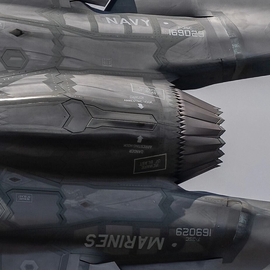 تصاویری بسیار کمیاب از پیشرفته‌ترین جنگنده جهان