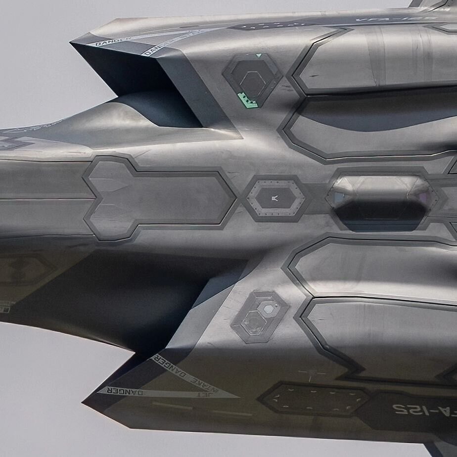 تصاویری بسیار کمیاب از پیشرفته‌ترین جنگنده جهان