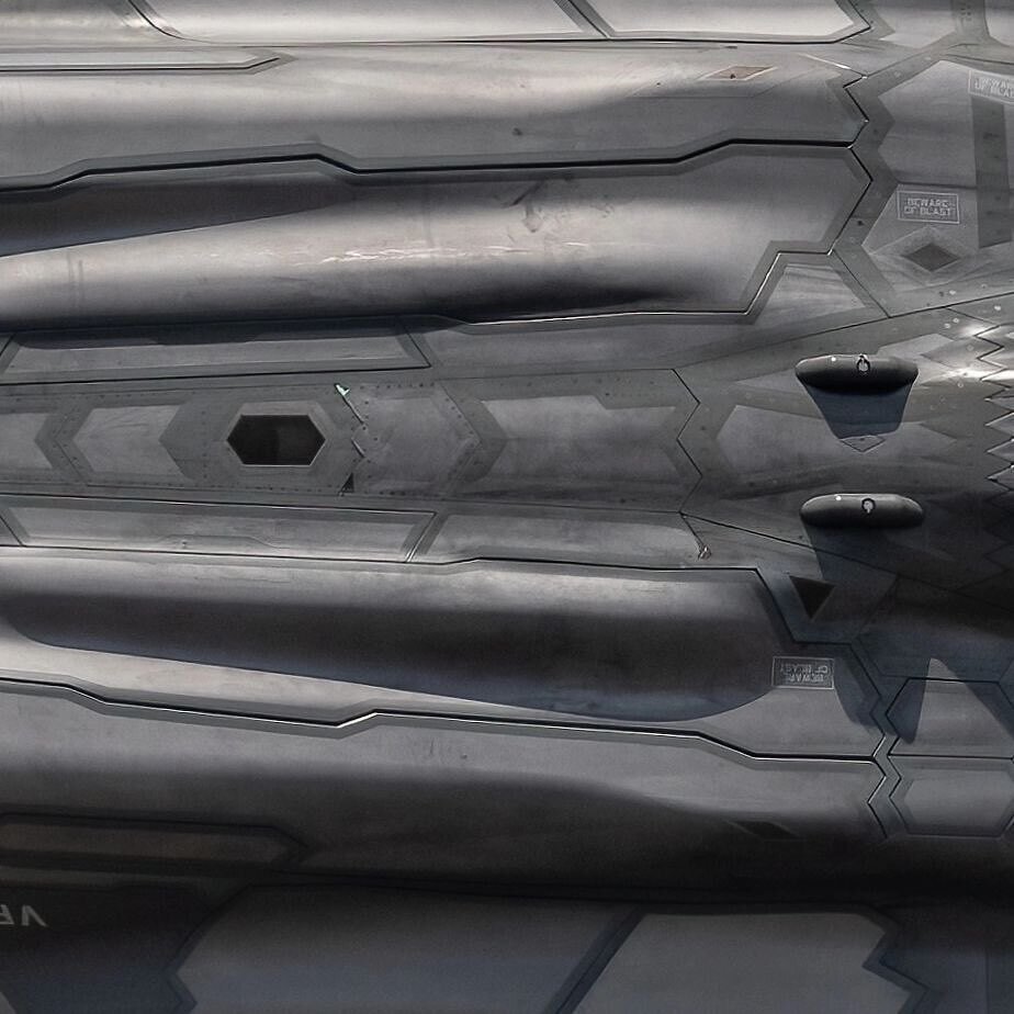 تصاویری بسیار کمیاب از پیشرفته‌ترین جنگنده جهان