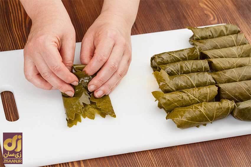 طرز تهیه دلمه ساده خانگی با برگ انگور؛ یک غذای سالم به سبک دستپخت مادربزرگ‌ها