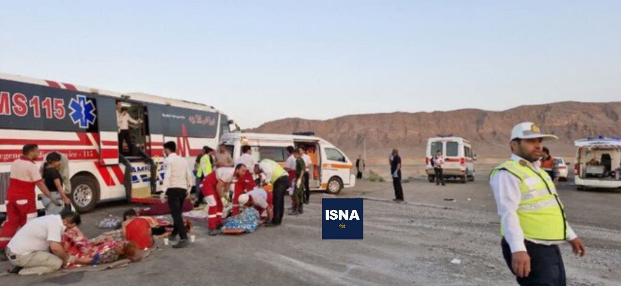 اولین تصاویر از حادثه خونین واژگونی اتوبوس در جاده ساغند یزد اولین تصاویر از حادثه خونین واژگونی اتوبوس در جاده ساغند یزد