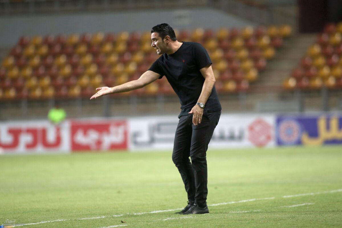 آقا جواد گلایه و نق زدن کافیست اندکی هم فوتبال بازی کنید! آقا جواد گلایه و نق زدن کافیست اندکی هم فوتبال بازی کنید!